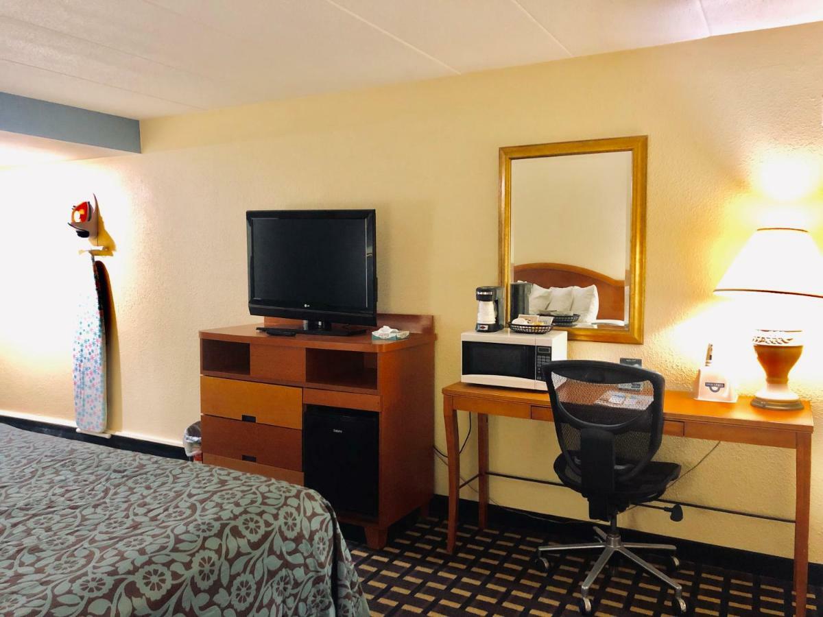 Days Inn By Wyndham Sharonville Exterior foto